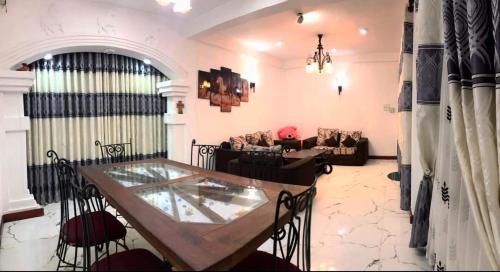 Hawa Eliya House | Midnight Oasis