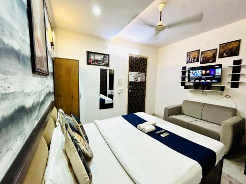 Delhi House | Midtown Homes I