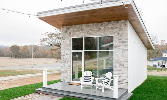 Lake Forest Estates House | Miette Suite at Baetje Farms