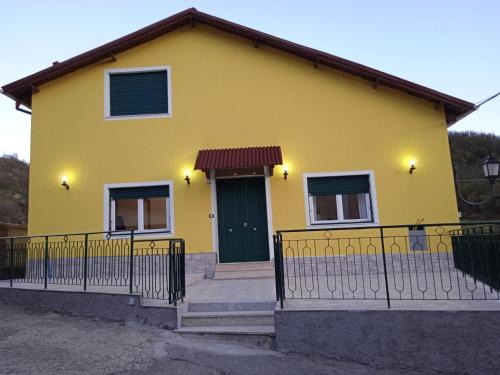 Isola del Cantone House | Milky's House