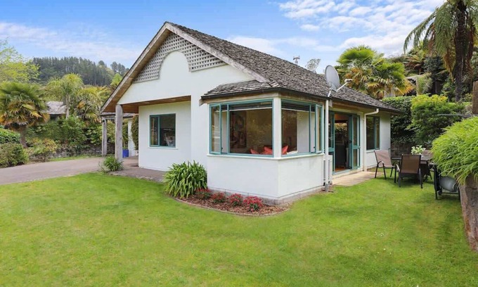 Lake Okareka House | Millar's Hideaway | Super Cute + Great Lake Views