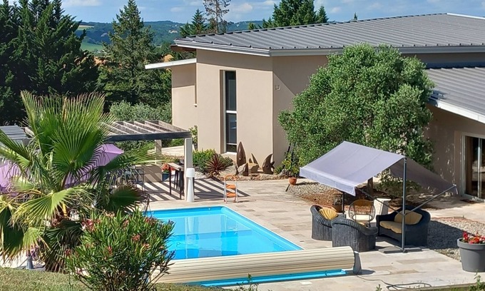 Perville Apartment | MILLESIMEnGite indépendant dans notre grande maison contemporaine et moderne.