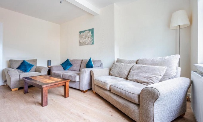 Motherwell Apartment | Millfield House - Cosy 2 bed house in Motherwell