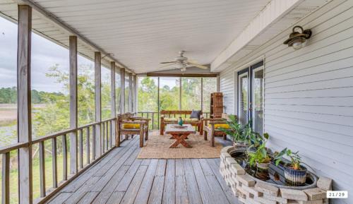 Florida Panhandle House | Milton Waterfront Home with Dock & Outdoor Kitchen
