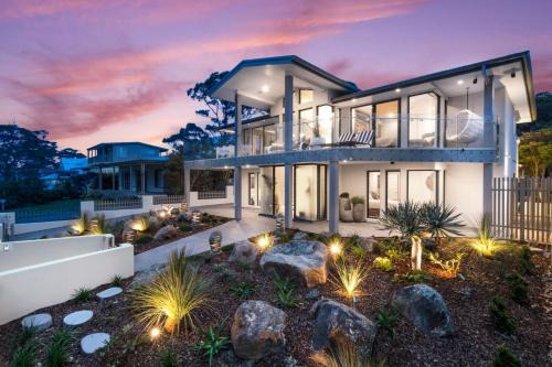 Hyams Beach House | Mimosa House - 250m to Chinamans Beach in Jervis Bay!
