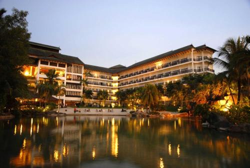 Seri Kembangan Resort | Mines Beach Resort Hotel