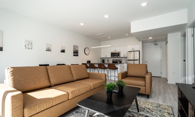 Birds Hill Condo | Mins from DT + Luxury 1 Bed (104+1755)