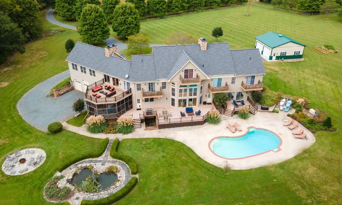 Unionville House | Minutes from Downtown Easton and St. Michaels | Pool | Kayaks | Private Dock