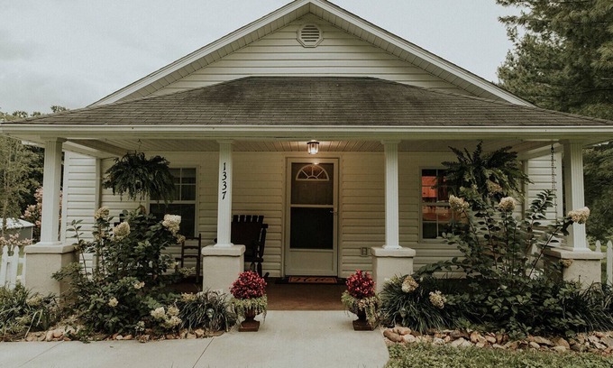 Morganton Cottage | Minutes from lake, trails, and town!