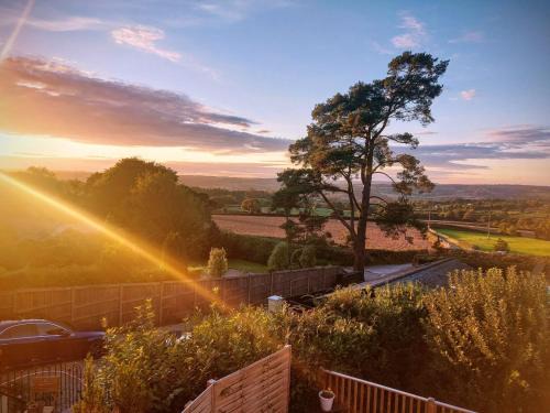 Raymonds Hill Apartment | Minutes from Lyme Regis Self-Catering Suite with Stunning Countryside Views & Double Bath