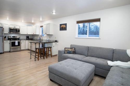 Badger Apartment | Minutes to Ft Wainwright