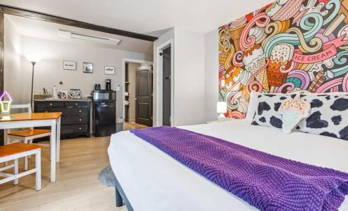Bridgewater Hotel | Minutes to Woodstock Hiking Ben & Jerry Suite