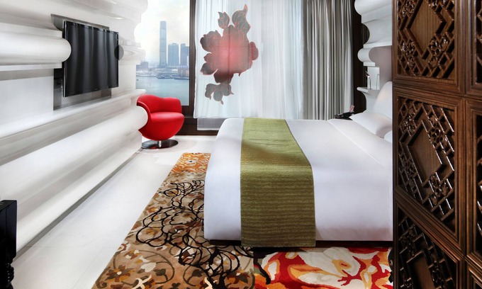 Bowrington Hotel | Mira Moon