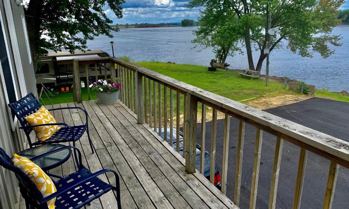 Bellevue House | Mississippi River Cabin