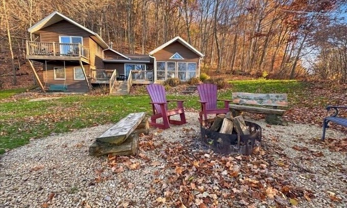Sherrill Cabin | Mississippi River waterfront cabin just steps from the beach and boat launch