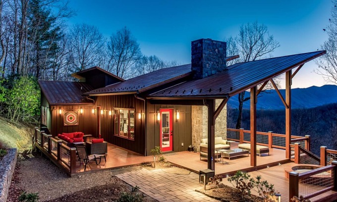 Lansing House | Misty Glen. Modern Mnt Retreats. The Sugar Maple
