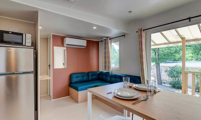 Sevenum House | Mobil-home | Premium Azure | 3 Bedrooms | 6 sleeps | Raised terrace | A/C
