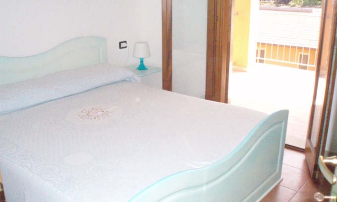 La Muddizza Apartment | Modern 1 bed apartment sleep 3 sea view only 700mt from sea