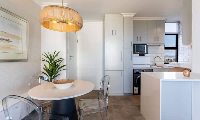 Milnerton Apartment | Modern 1 bed Table Mountain View Hideaway