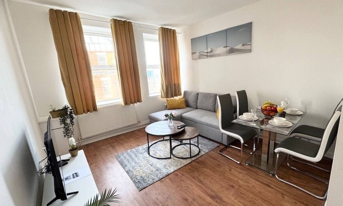 Barry Apartment | Modern 1 Bedroom Apt in the heart of Barry Flat 2
