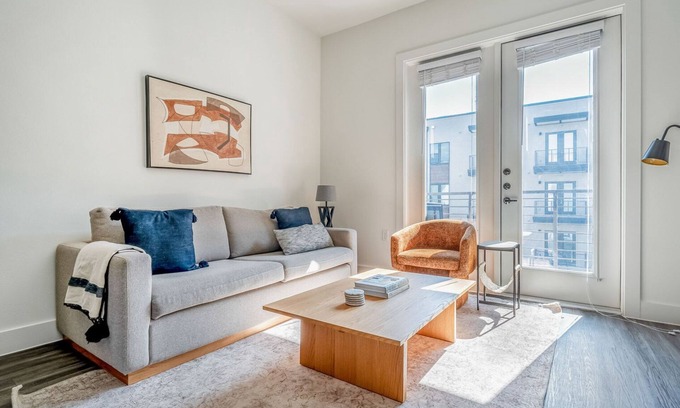 Highland Apartment | Modern 1BR in the Highlands w/Pool, W/D & Gym, walkable, by Blueground