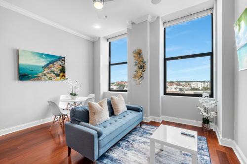 Olde Kensington Apartment | Modern 1br W Rooftop Pool