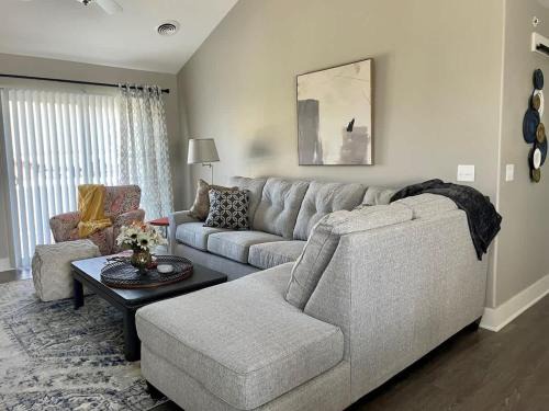 Bettendorf House | Modern 2 bed condo with office