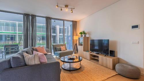 Marvila Apartment | Modern 2BDR Apartment with Garage by LovelyStay