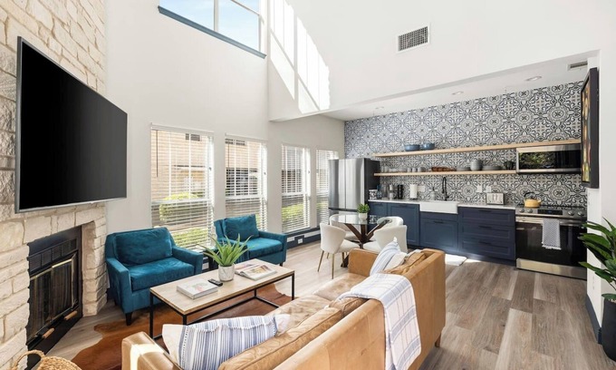 Westfield House | *Modern 2BR | Keurig, Desk, WiFi, Fireplace, W/D