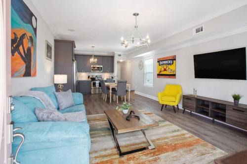 Mid-City House | Modern 3 Bedroom in Mid City