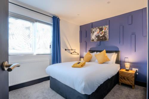 Killay House | Modern 3BR Home - Private parking - TV in every bedroom