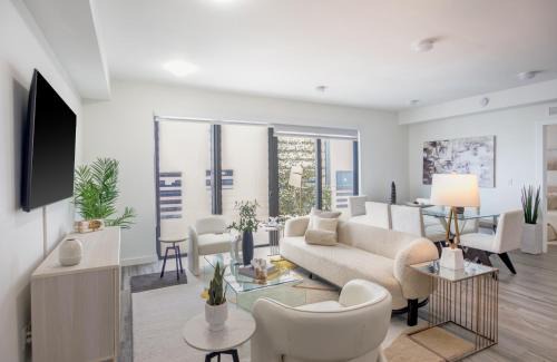 Coconut Grove Apartment | Modern 3BR PH with Rooftop Plunge Pool in Miami