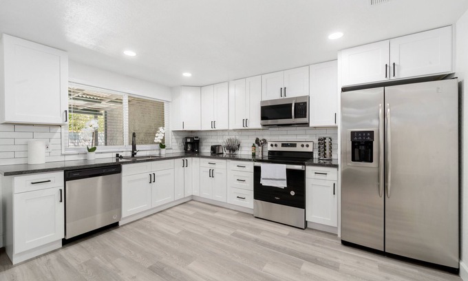 Citrus Heights House | MODERN 4 BED 2 BATH GIGANTIC LUX HOME W/POOL