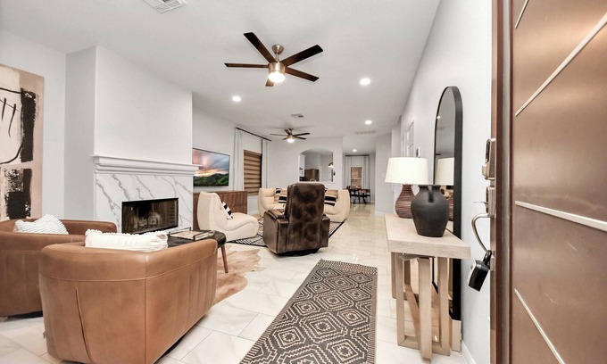 Katy House | Modern 4-Bed Home in Katy + King Beds + Trail Access + Great Location