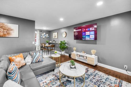 Decatur House | Modern 4bedrooms Home Near Lake Decatur