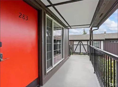 SeaTac Apartment | Modern and elegant condominium