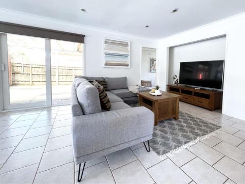 Glen Waverley House | Modern and Elegant house with swimming pool
