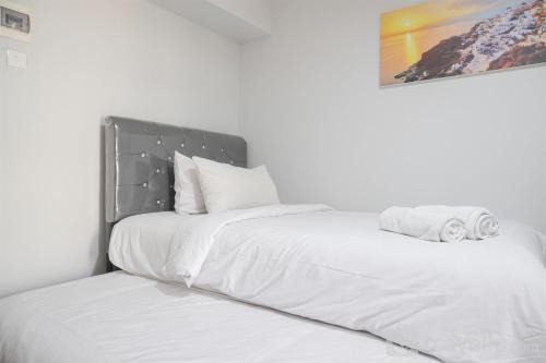 Kebagusan Apartment | Modern and Restful Studio at Kebagusan City Apartment By Travelio