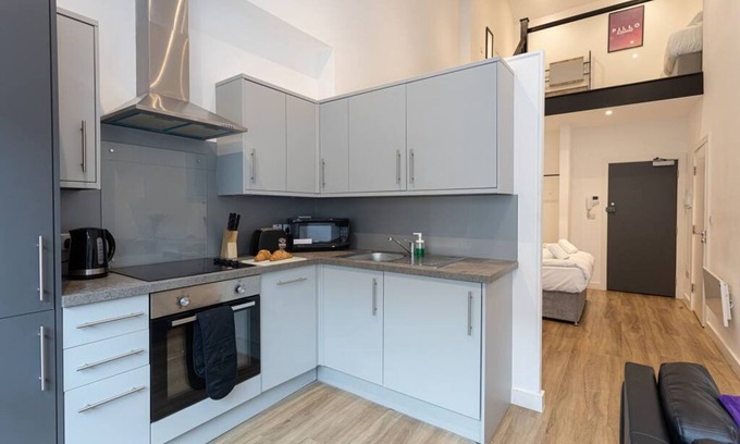 Cheetham Hill Apartment | Modern and Spacious Duplex in Manchester City Centre