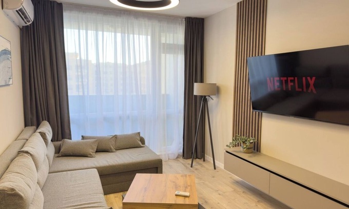g.k. Trakia Apartment | Modern and Spacious Two-Bedroom Apartment