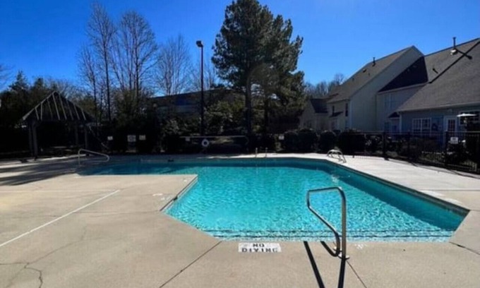 Greensboro House | Modern and Spacious Townhome Retreat