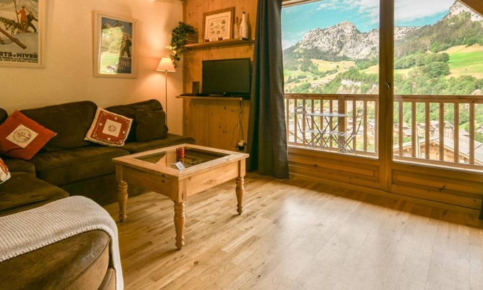 Le Chinaillon Apartment | Modern apartment at ski slopes, pets allowed, parking