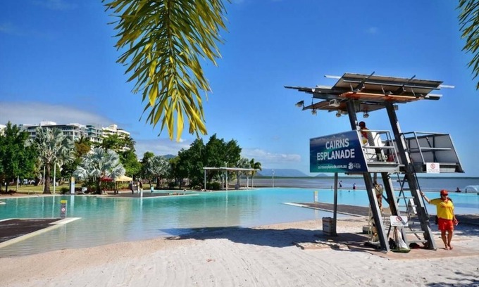 Cairns North Apartment | Modern Apartment Close to City Centre 21
