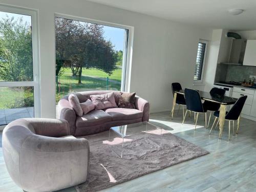 Prague 17 Apartment | Modern apartment close to Tram and Airport, free parking