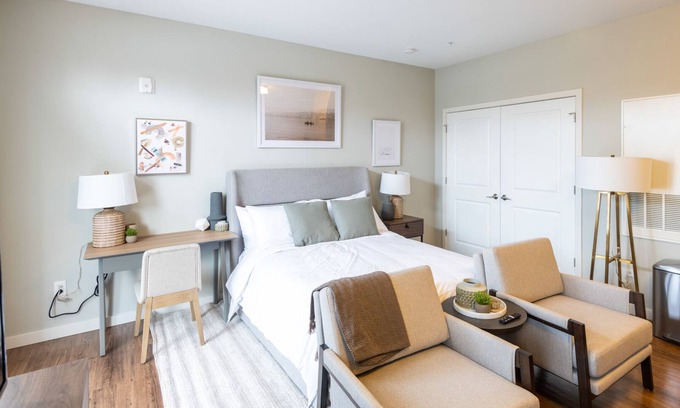 Windsor Apartment | Modern Apartment in Prime Location (ID8475X33)