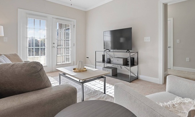 Greensboro Apartment | Modern Apartment in Prime Location (ID7976X37)