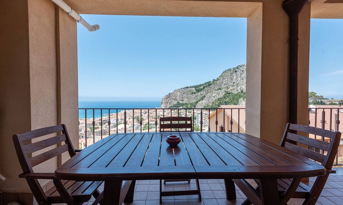 Cefalu Apartment | Modern Apartment with Sea View, Wi-Fi and Air Conditioning