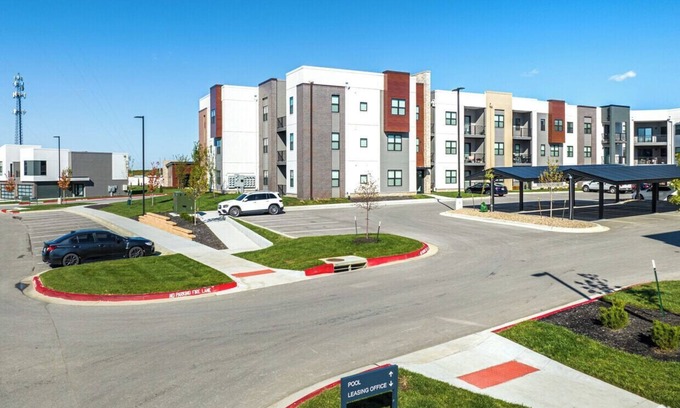 Lee's Summit Apartment | Modern Apt. Kansas City Oasis 13 miles to GEHA Field, Shops, Dining, Park, & Gym