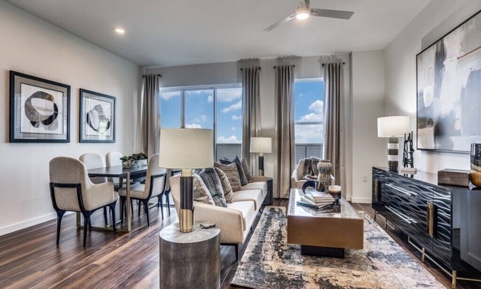 Dallas Apartment | Modern Beautiful Crisp Clean Two Bedrm Apt Near Botanical Gardens