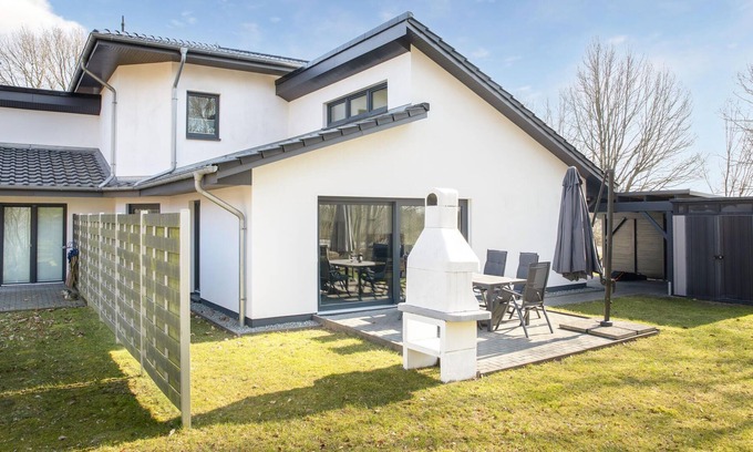 Bargenstedt House | Modern, bright cottage for a wonderful family vacation.